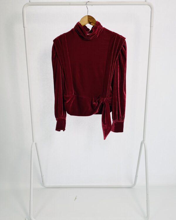 Blusa veludo vermelha com drapeados e botões dourados com pérolas FRAMED - P