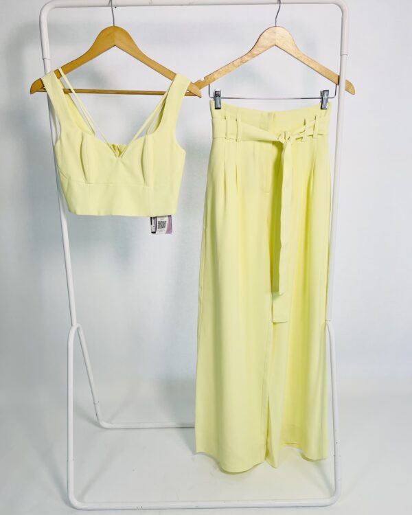 Conjunto amarelo claro calça com faixa removivél e cropped IORANE - 34 *nunca usado*