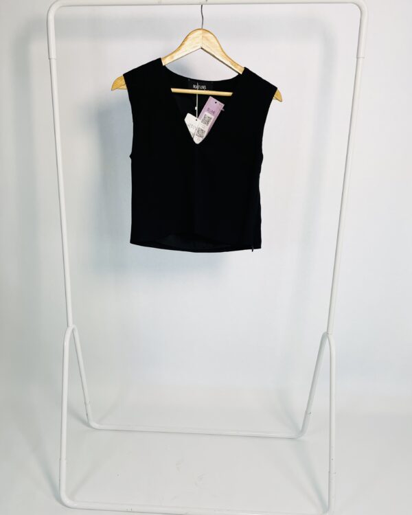 Blusa preta gola v NXT LVL - 38