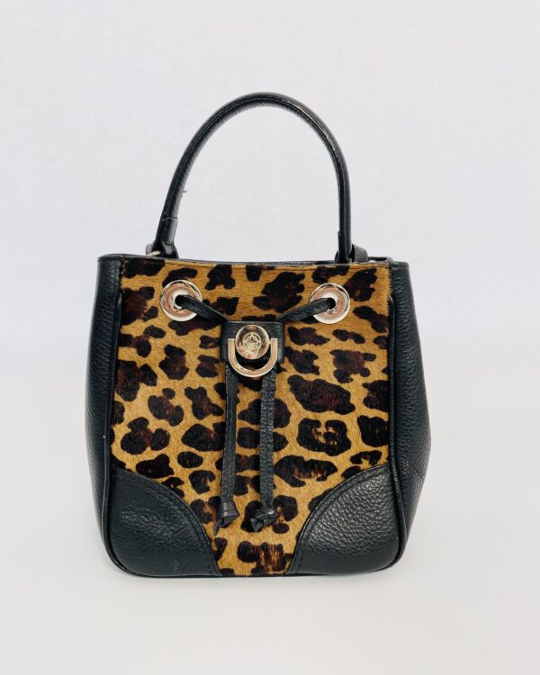 Bolsa preta com estampa onça AREZZO