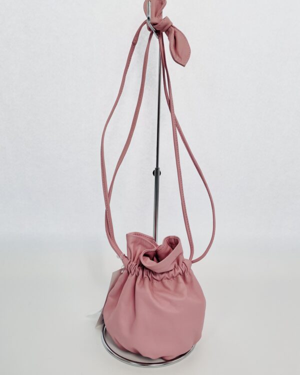 Bolsa saco couro rosa claro