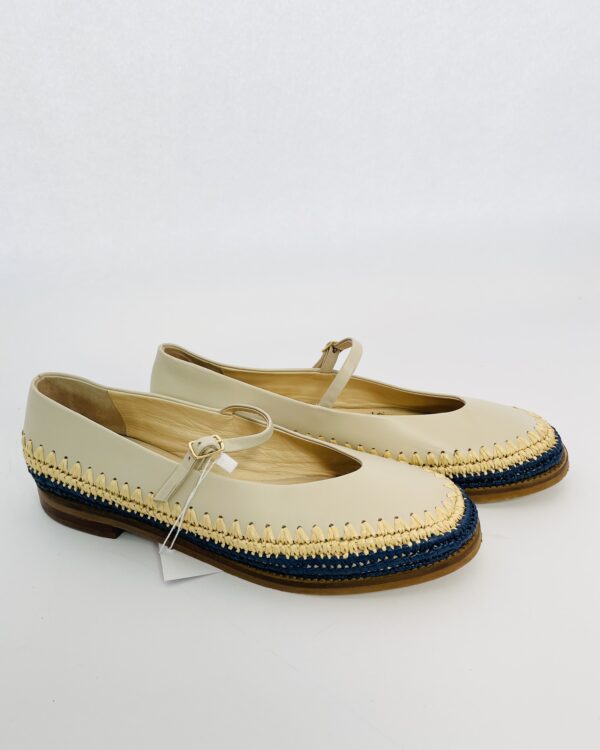 Sapatilha gelo com bordados bege e azul marinho MARCELA B - 38 *coleção atual*