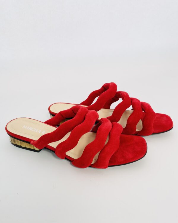 Sandália rasteira vermelho veludo MARCELA B - 39  *coleção atual*