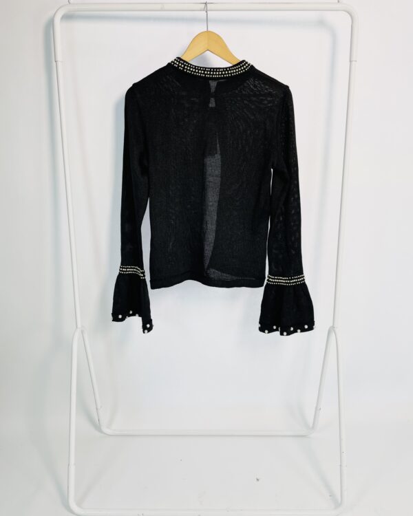 Cardigan tricot preto com pérolas bordadas na gola e nas mangas DOCE DE COCO - M