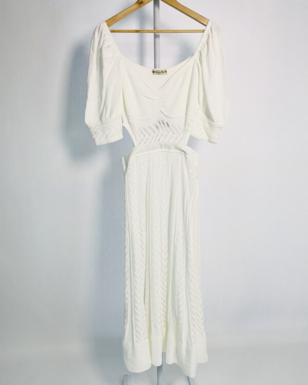 Vestido midi tricot off white mangas bufantes DOCE DE COCO - M