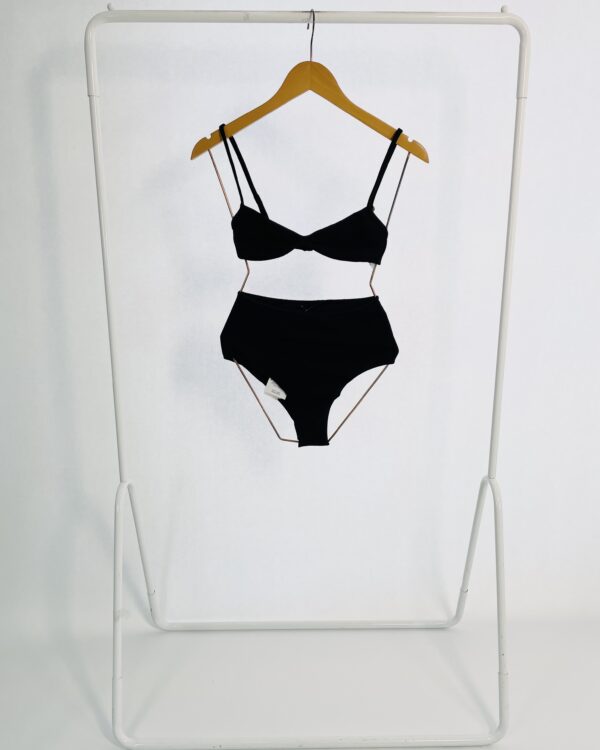 Biquinin preto hot pant HAIGHT - PP