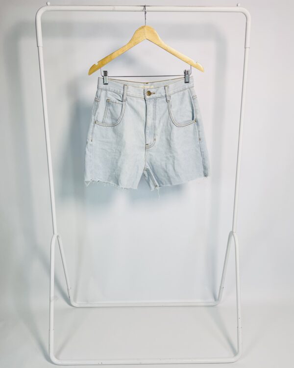 Bermuda jeans lavagem clara NV - 36 - VENDIDO SISTEMA OTO