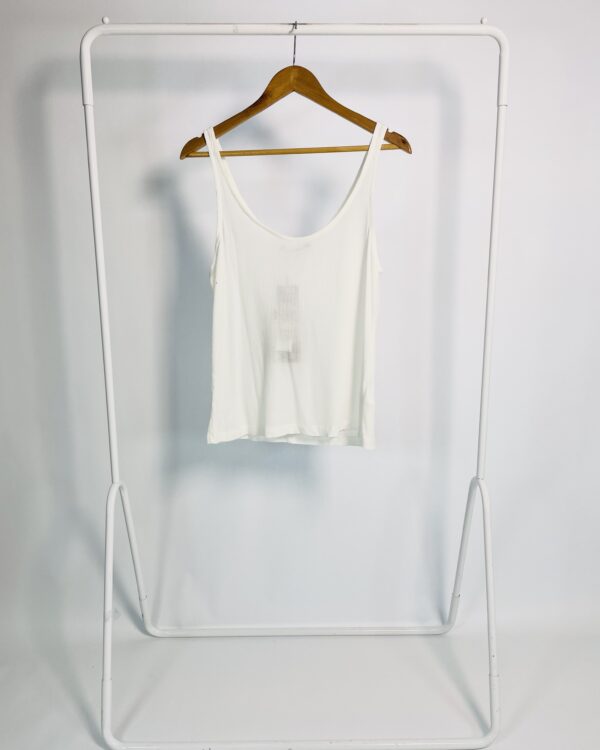 Regata branco canelada CAROL BASSI - M *nunca usado*