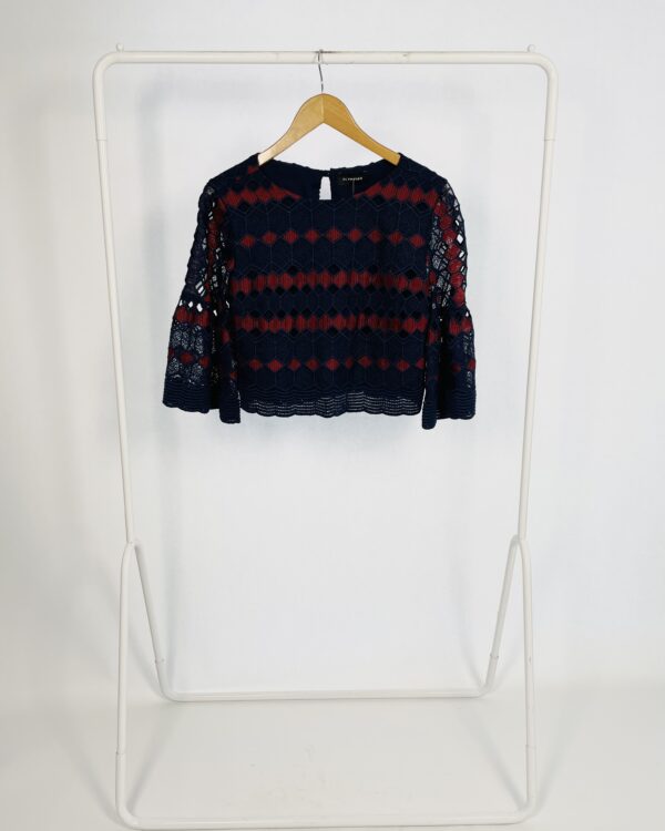 Blusa rendada azul marinho e vermelha manga flare OLYMPIAH - 36