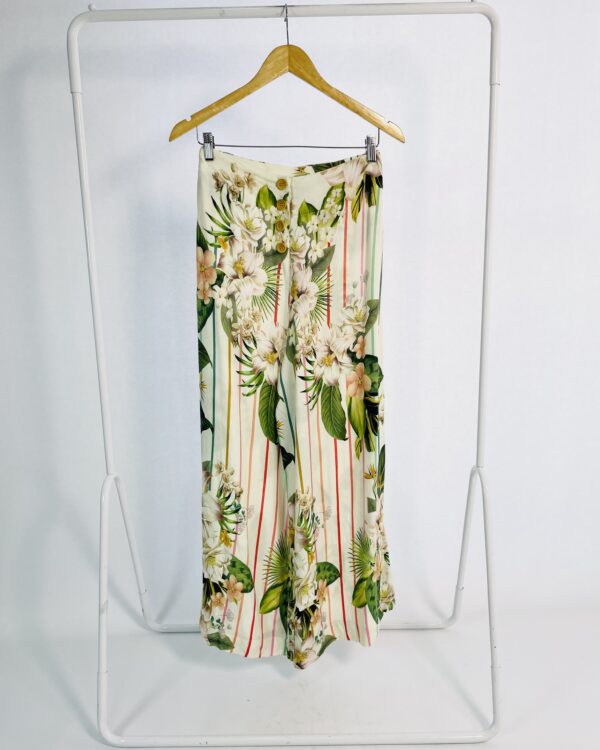 Calça pantalona off white com estampa folhagens e botões FARM - P