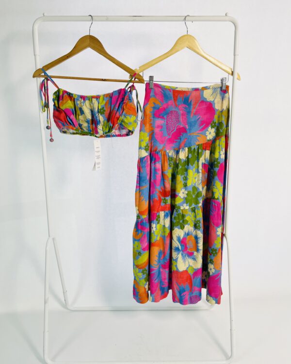 Conjunto saia e top azul claro com estampa colorida FARM - M