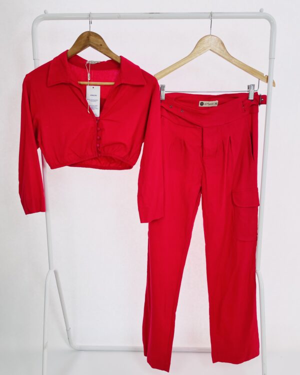 Conjunto vermelho calça e cropped com mangas AS MARIAS - M