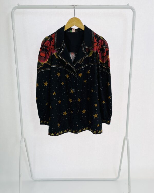 Camisa preta com estampa  estrelas e araras FARM - P