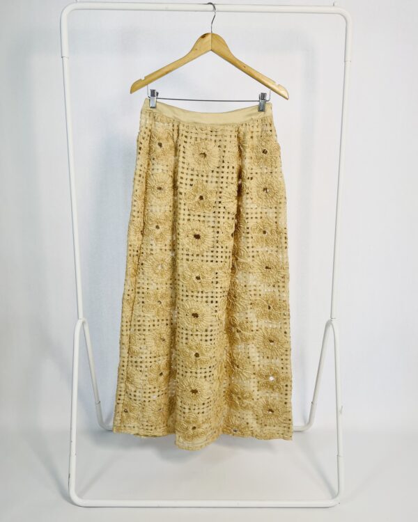 Saia midi flores texturizada com forro curo FARM - M