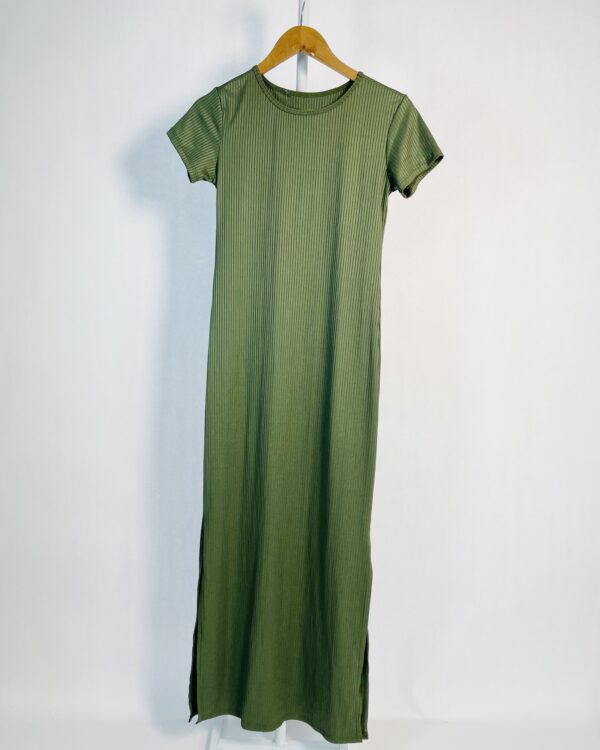 Vestido midi verde malha canelada manga curta - P
