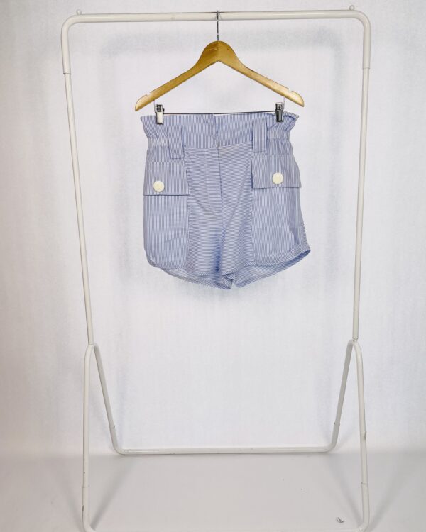 Short  listra azul com bolas brancas coladas OPEN - P