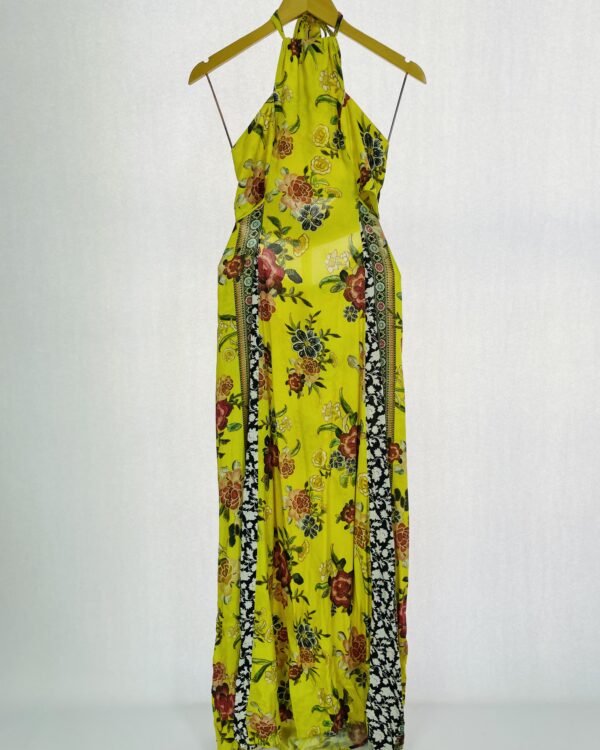 Vestido longo amarelo estampado recorte na cintura e amarração no pescoço FARM - P