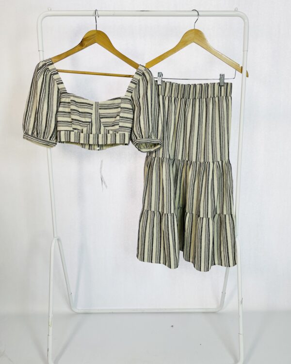 Conjunto cropped e saia cru com listras pretas LUIZA BOTTO - P