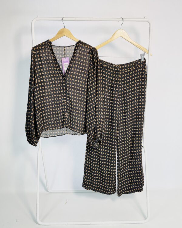 Conjunto camisa e calça preto com estampa MARIA FILÓ - P