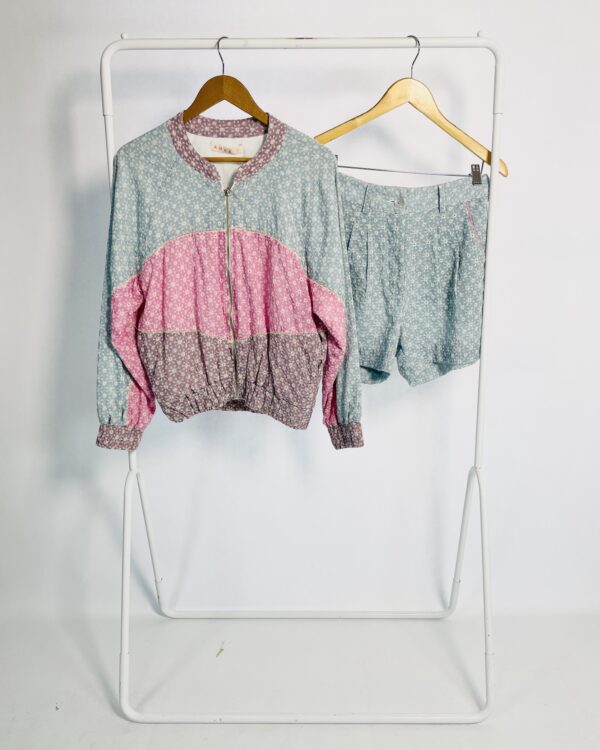 Conjunto short e jaqueta laise azul claro e lilás AHKA - P - VENDIDO SISTEMA OTO