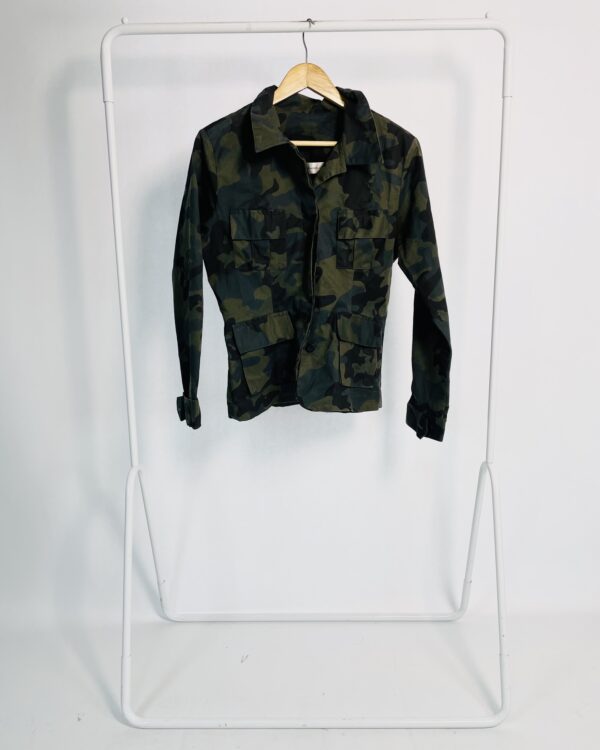 Casaco quatro bolsos verde musgo estampa camuflada VALÉRIA MANSUR - G