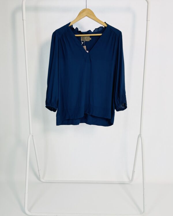 Bata azul decote v e elástico nos punhos FERNANDA CHIES - P *nunca usada* - VENDIDO SISTEMA OTO