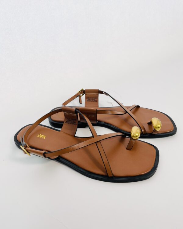 Rasteira marrom com metal dourado ZARA - 35 - VENDIDO SISTEMA OTO