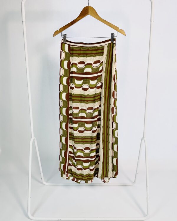 Saia midi estampa geométrica em tons de verde marrom e bege TOTEM - P
