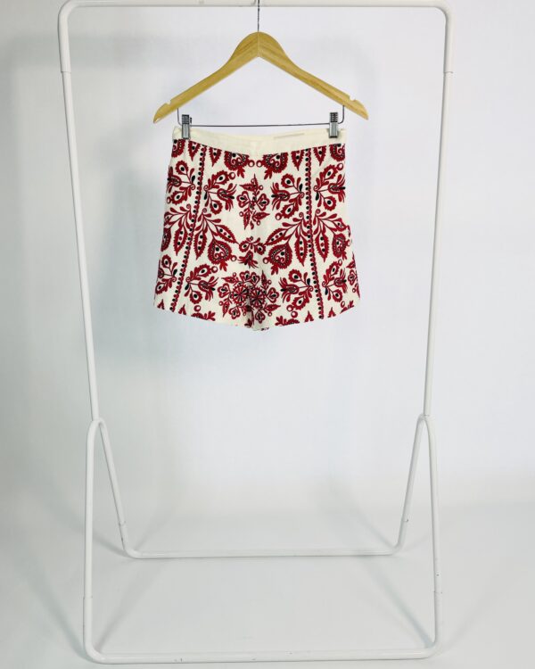 Short linho off white com bordados vermelho e azul marinho ZARA - P * nunca usado* - VENDIDO SISTEMA OTO