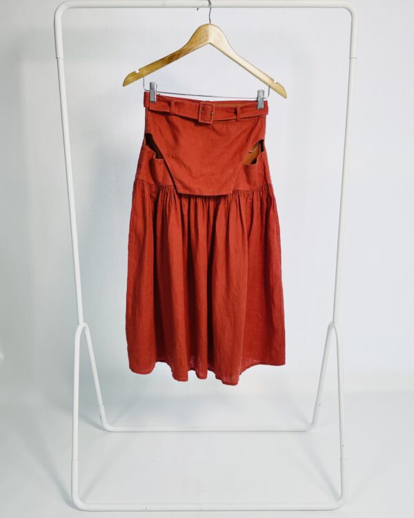 Saia midi linho terracota com recote na frente e cinto PAULA RAIA - P
