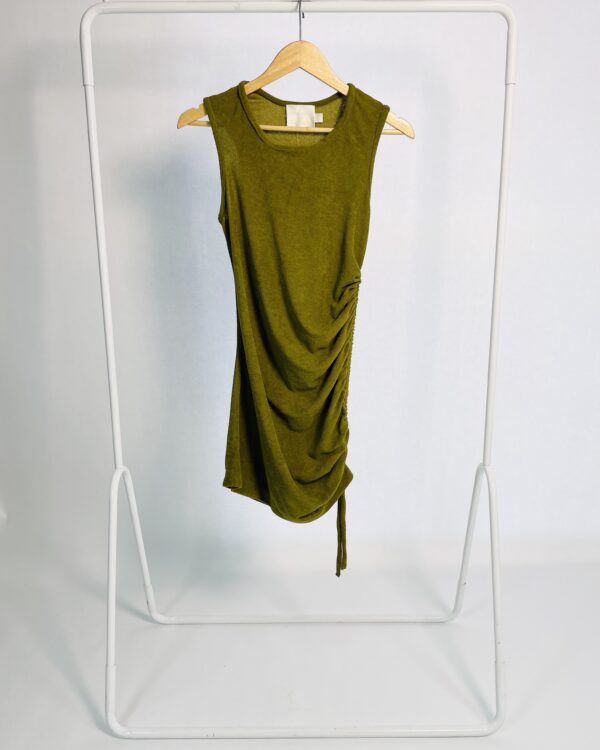 Vestido curto atoalhado verde musgo com drapeado na lateral FLÁVIA BRANTT + AL MARE - 38