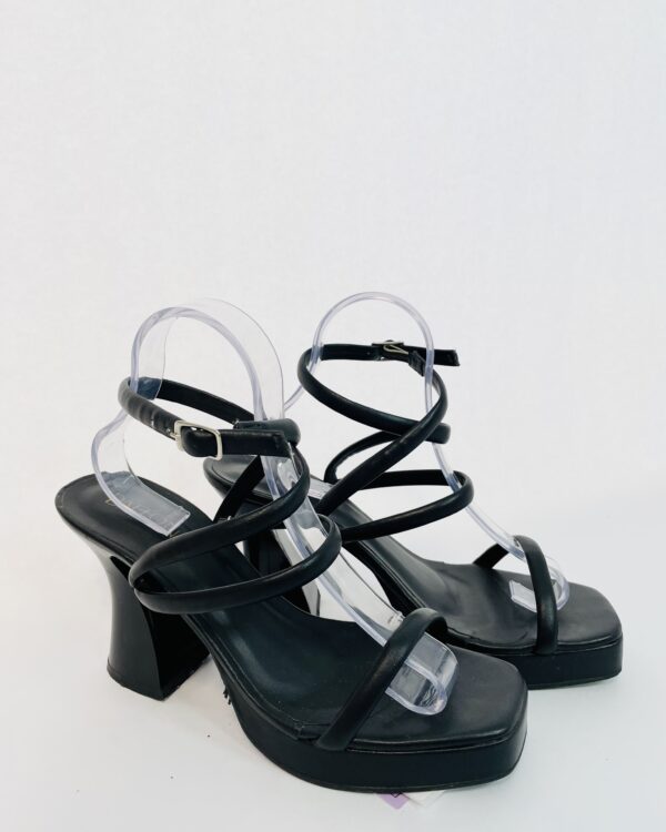 Sandália preta salto médio DAFLON - 37