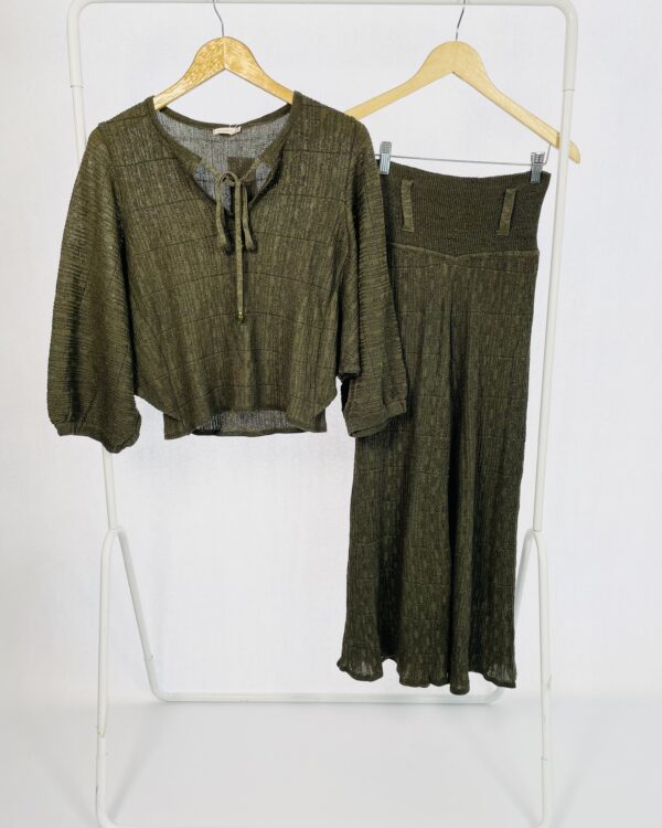 Conjunto Blusa e Calça Midi Verde Com Fios Prateados MARIA FILÓ - P