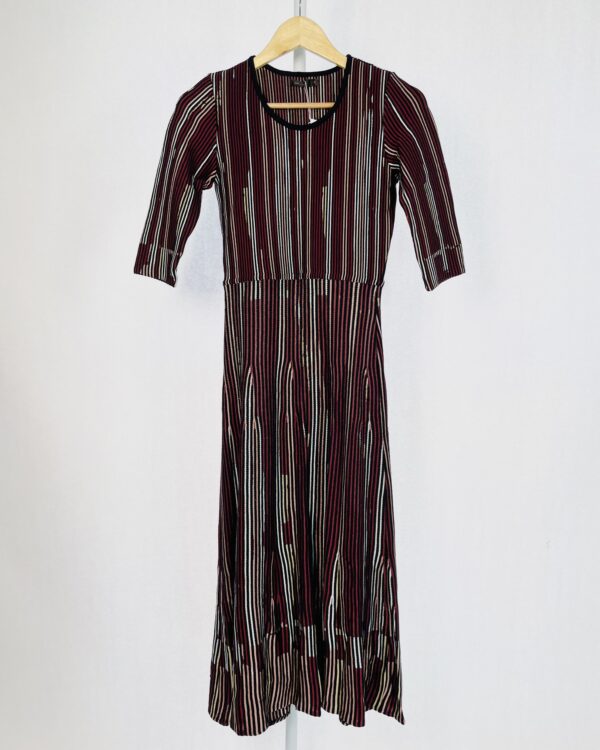 Vestido Tubo Longo Manga 3/4 Listras Vinho