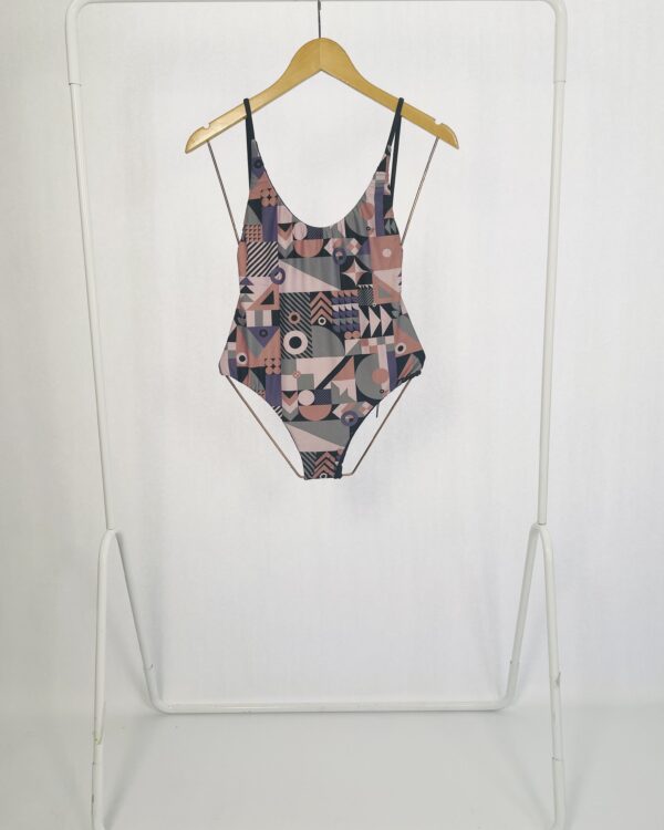 Maio Estampado Formas Geometricas Rosa Roxo e Verde TRIYA - P