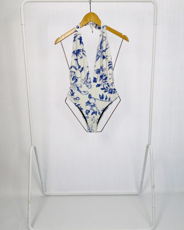Maio Branco Com  Azulejo Flor EMI Beachwear - M (Nunca usada)