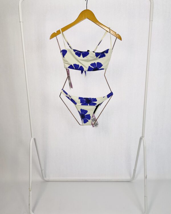 Conjunto Top Branco com Flor Roxa EMI Beachwear - P (Nunca Usado)