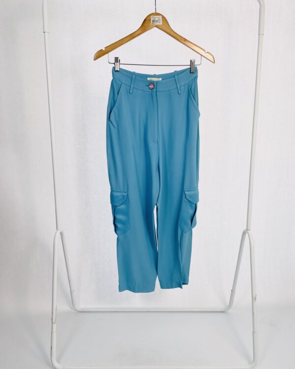 Calça azul com bolsos cargo NV - 34