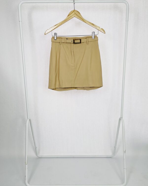 Saia curta bege com cinto forrado NV - 34