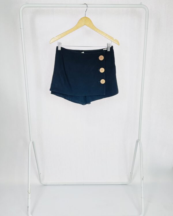 Short Saia Preta Alfaiataria Botões Madeira CRIS BARROS -38