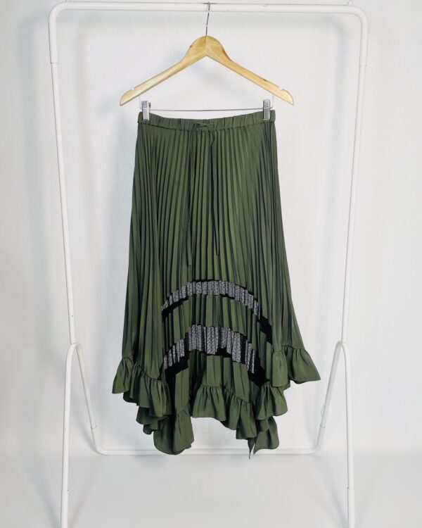 Saia midi verde musgo plissada com babados e tule preto na barra CLAUDIE PIERLOT PARIS - 38