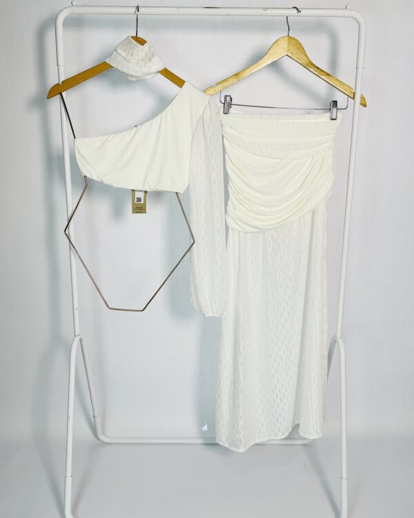 Conjunto top um ombro + saia longa + chocker off white jersey e tule DUNAS - P *nunca usado*