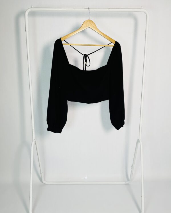 Cropped preto decote quadrado e mangas longas AHKA - G