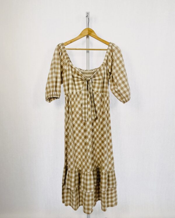 Vestido No busto Manga 3/4 Xadrez Branco e Bege Com babado na barra IDEOLOGIC - M