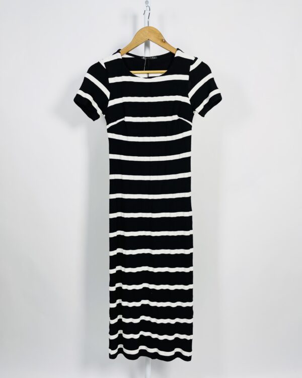 Vestido Manga curta canelada ondolução listra preto e branco  MIO - P