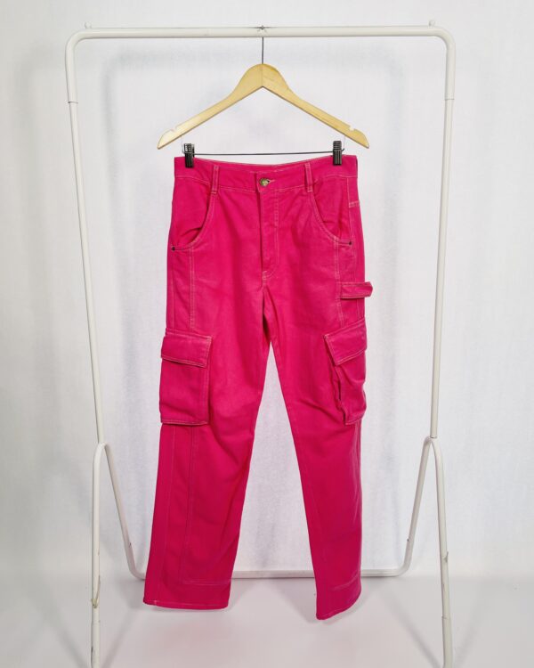 Calça sarja rosa com bolsos cargo e pespontos bege NV - 36