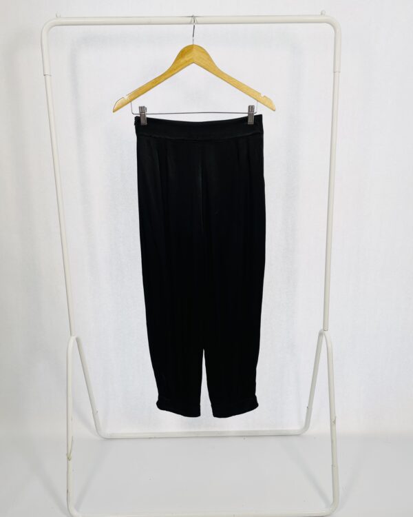 Calça Acetinada Preta Aladin LIZIE - 40