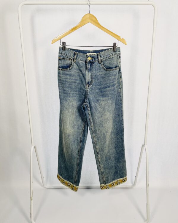 Calça jeans detalhe estampado na barra MAIS UM - P