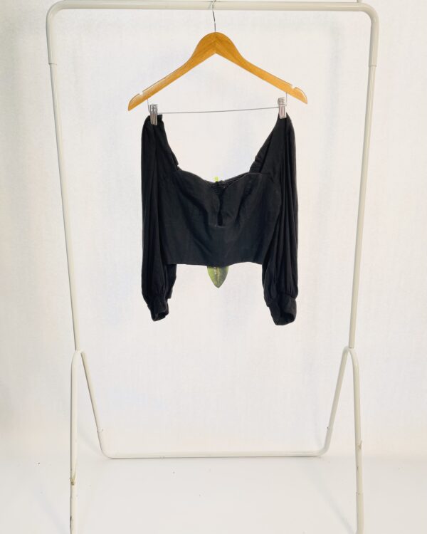 Cropped preto viscolinho mangas 3/4 lastex nas costas FARM - G *nunca usado*