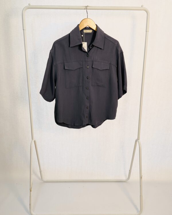 Blusa Manga Curta Bolsos Azul Botões Cinza NV - P